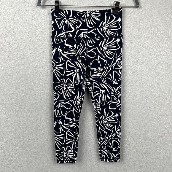 Athleta Elation Textured 7/8 Tight Leggings Black White Abstract Swirl Sz XS - Picture 3 of 14
